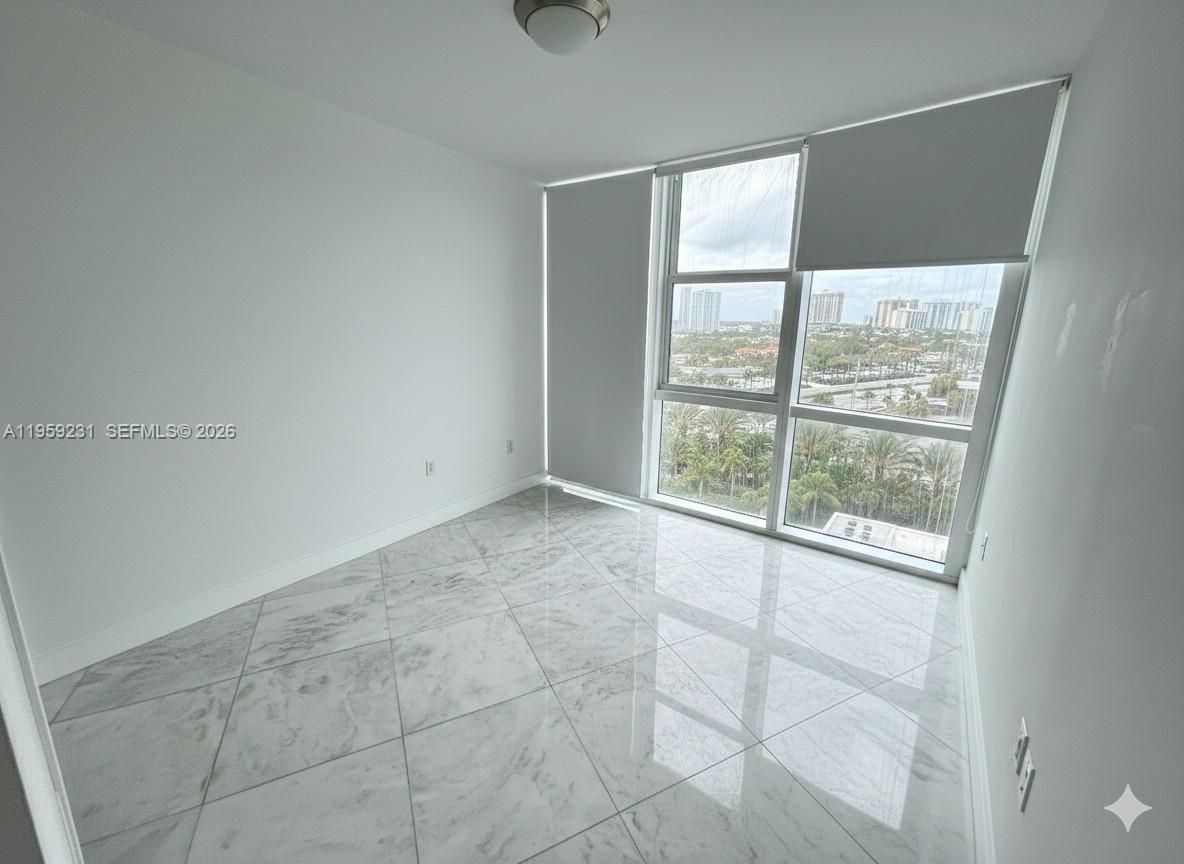 TRUMP ROYALE CONDO - Residential