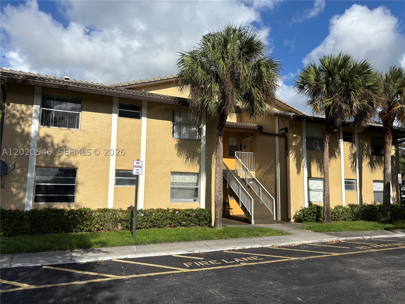Beautiful 3-Bedroom, 2-Bath – Modern apartment with in-unit washer/dryer. Screening porch. Water is included. Minutes from expressway and shopping. Quiet neighborhood. Rent right away.Schedule your tour today!