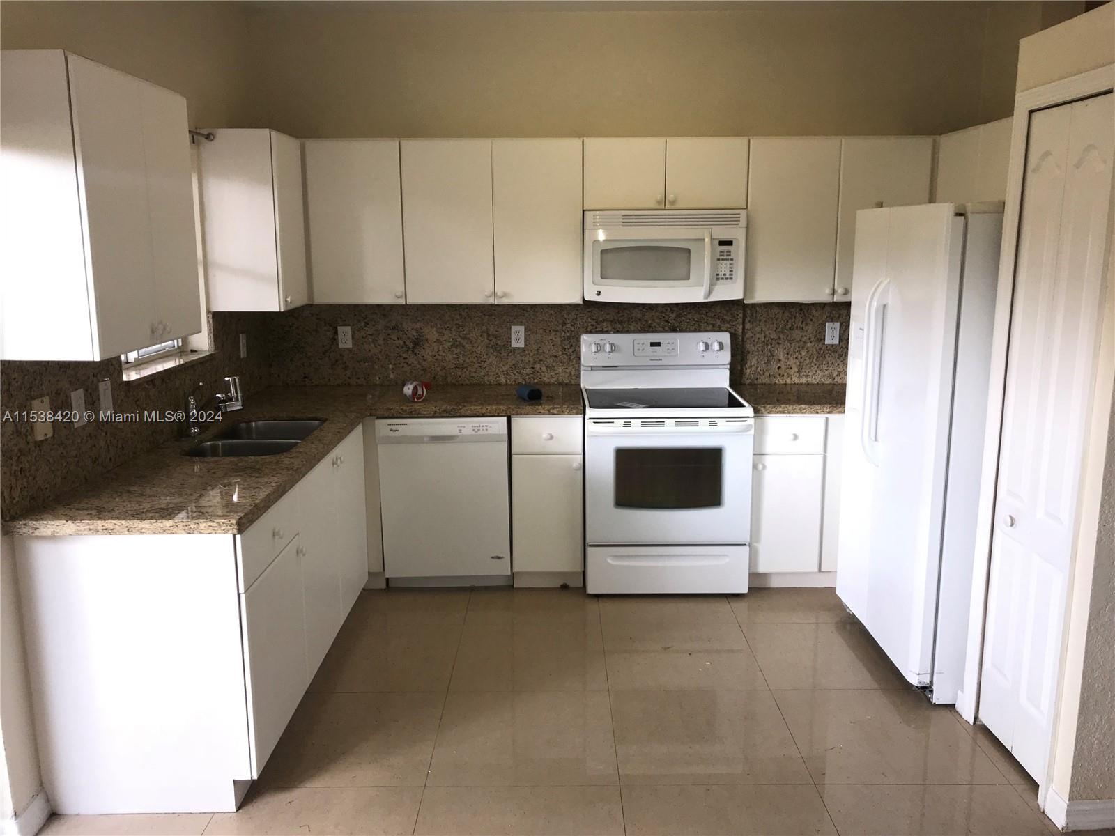 LEEWARD AT ISLANDS AT DOR - Residential Lease