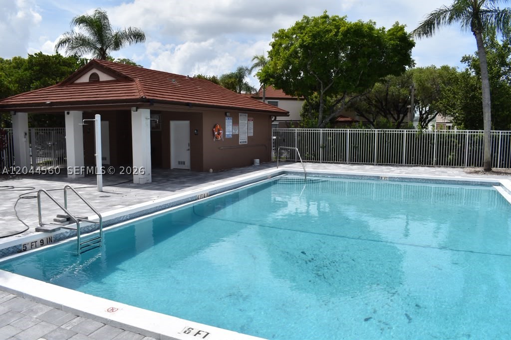 CLUB QUARTERS AT RAINTREE - Residential