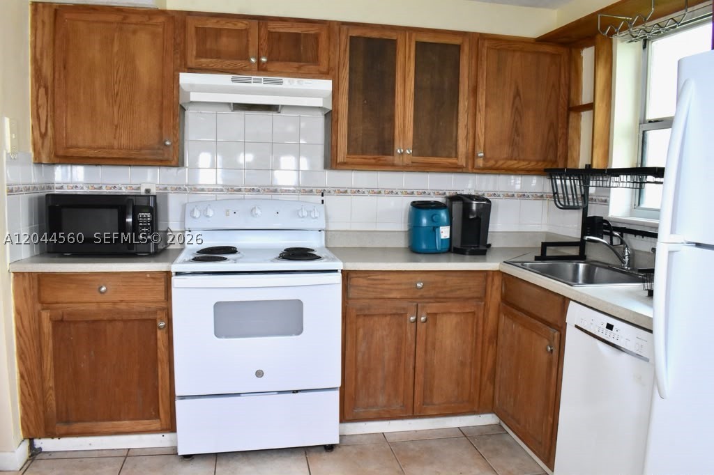 CLUB QUARTERS AT RAINTREE - Residential