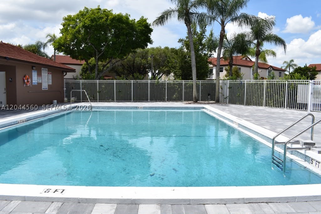 CLUB QUARTERS AT RAINTREE - Residential
