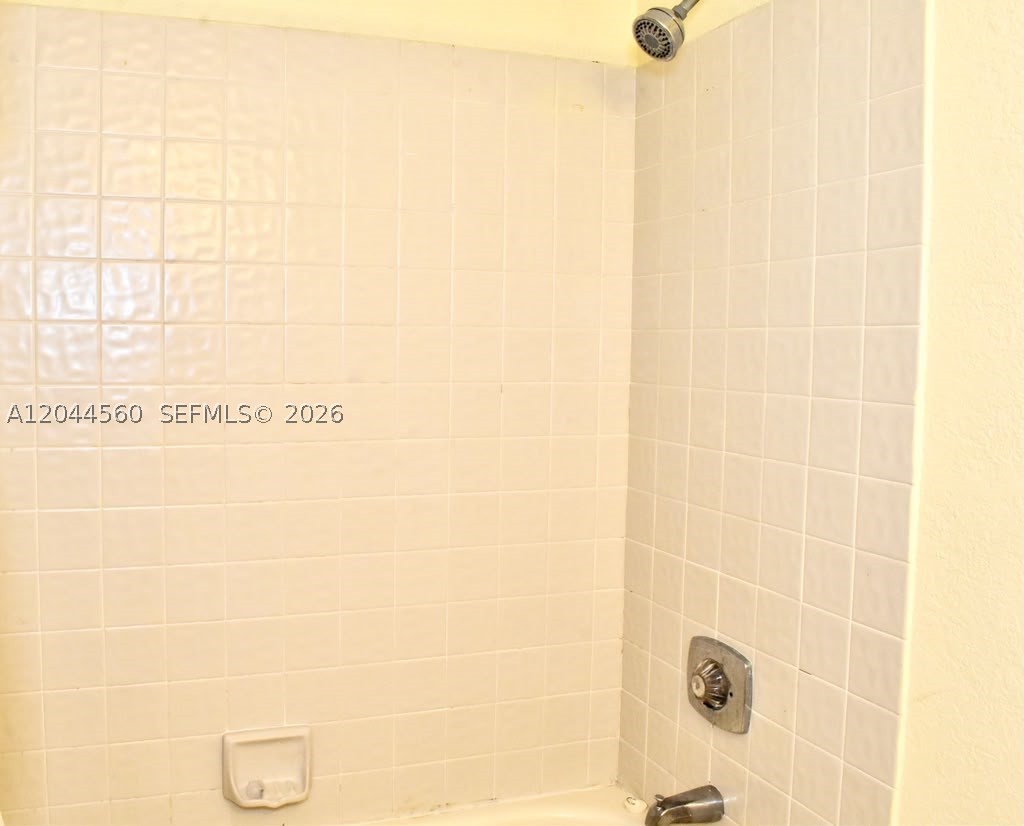 CLUB QUARTERS AT RAINTREE - Residential