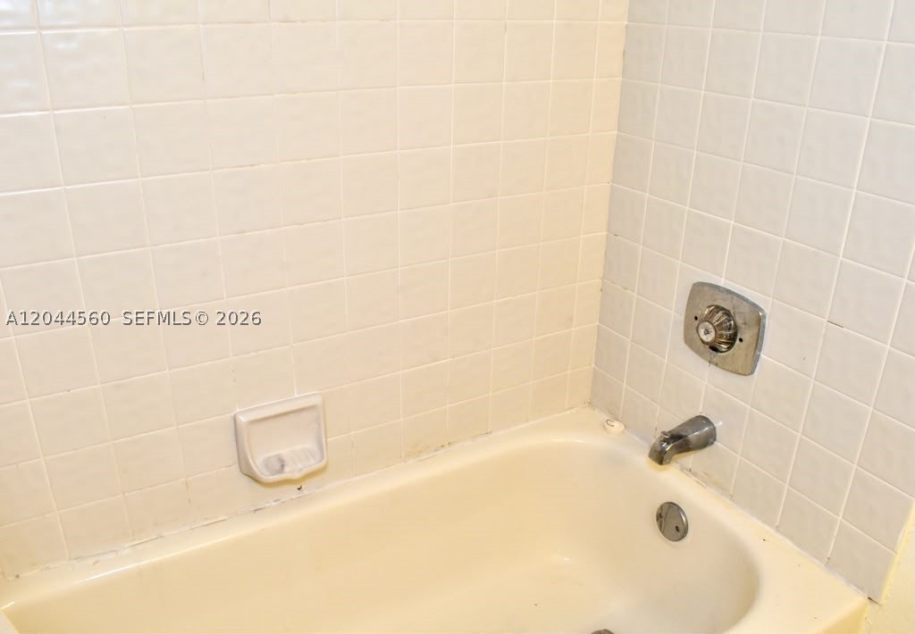CLUB QUARTERS AT RAINTREE - Residential