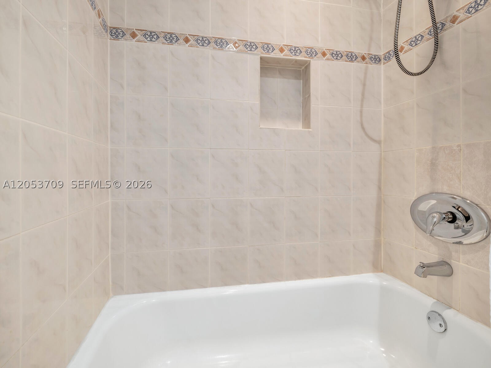 ALTOS DEL MAR NO 4 - Residential