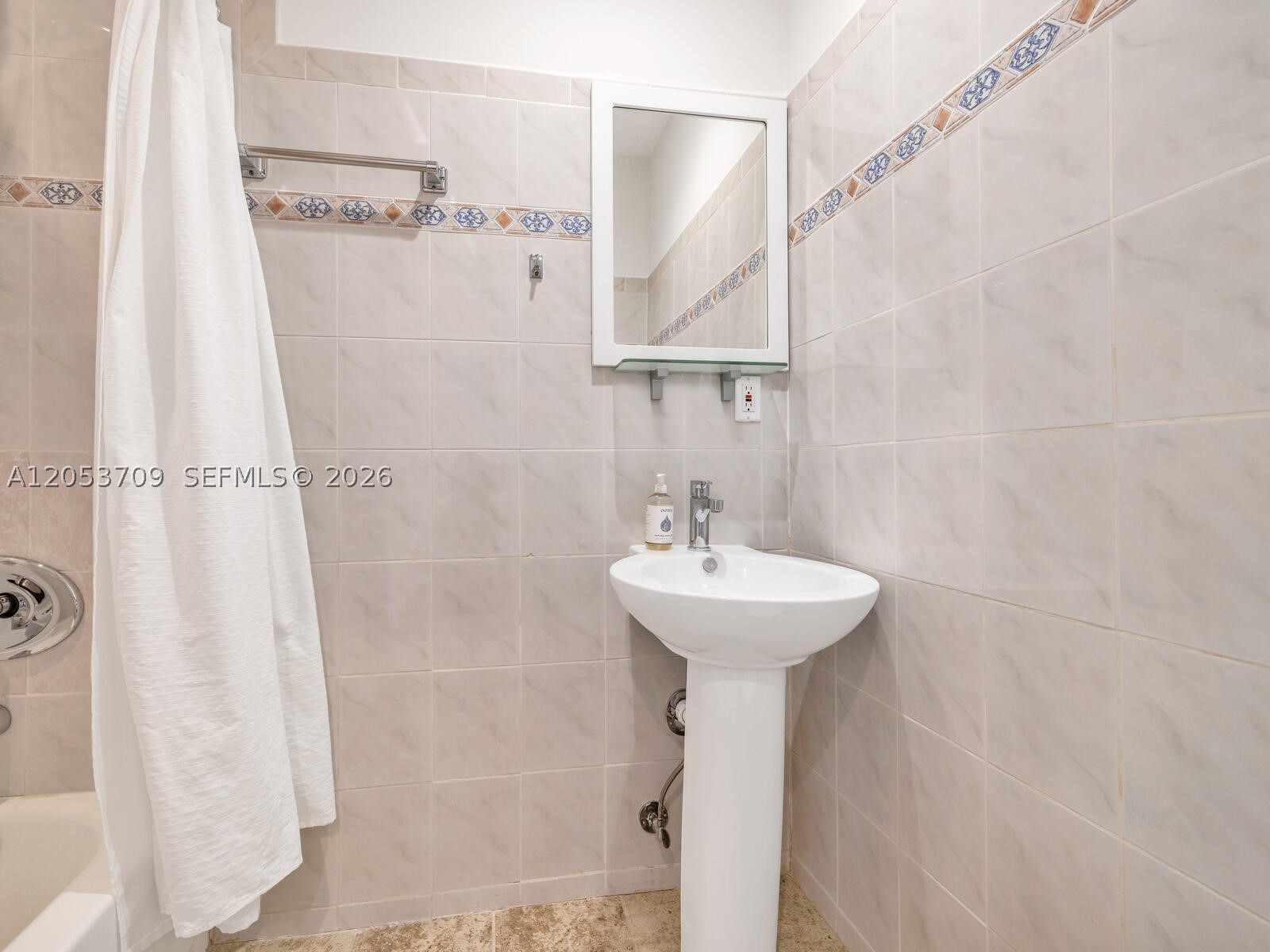 ALTOS DEL MAR NO 4 - Residential