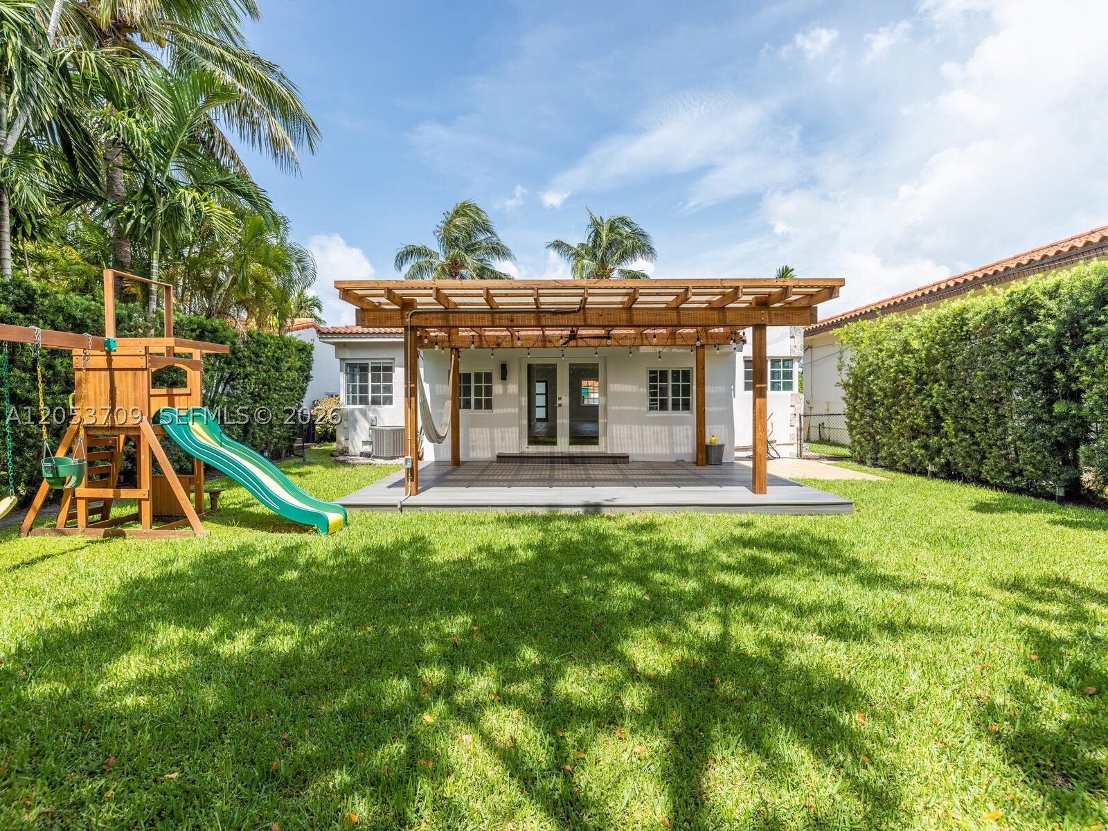 ALTOS DEL MAR NO 4 - Residential
