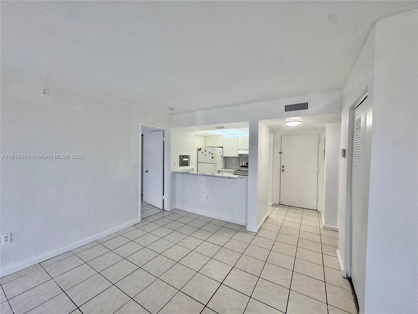 LAS BRISAS@ COUNTRY CLUB - Residential Lease
