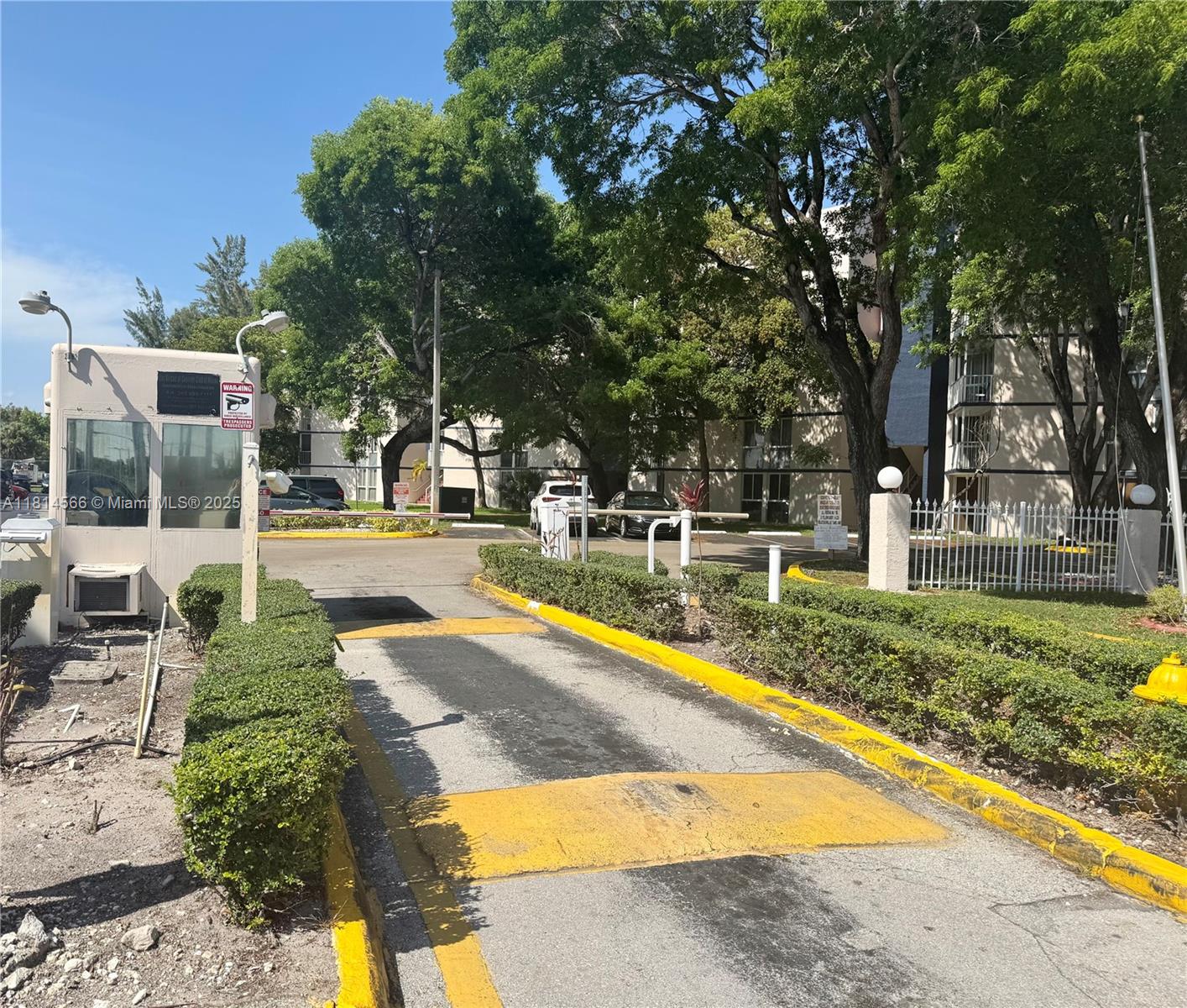 LAS BRISAS@ COUNTRY CLUB - Residential Lease