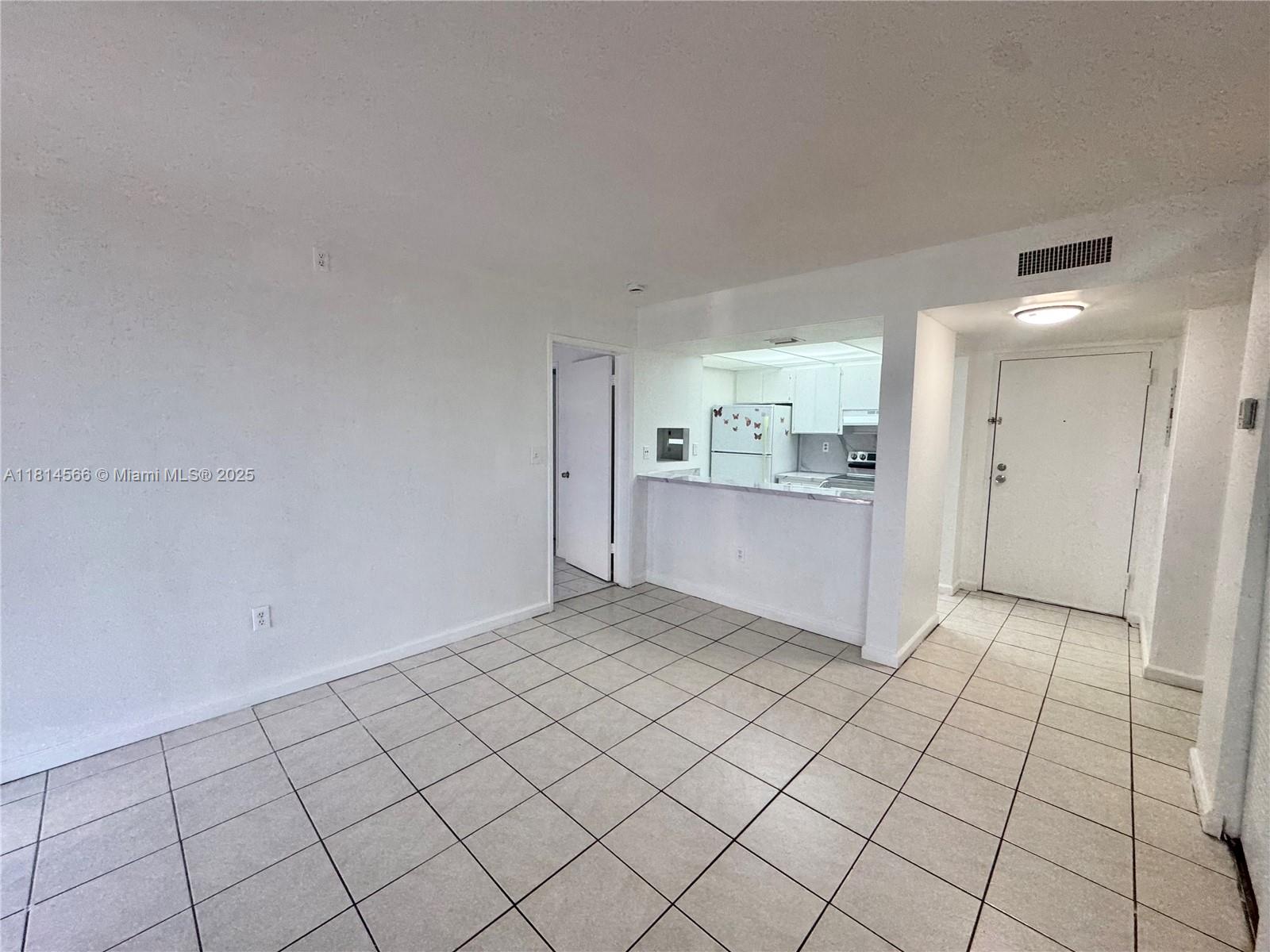 LAS BRISAS@ COUNTRY CLUB - Residential Lease
