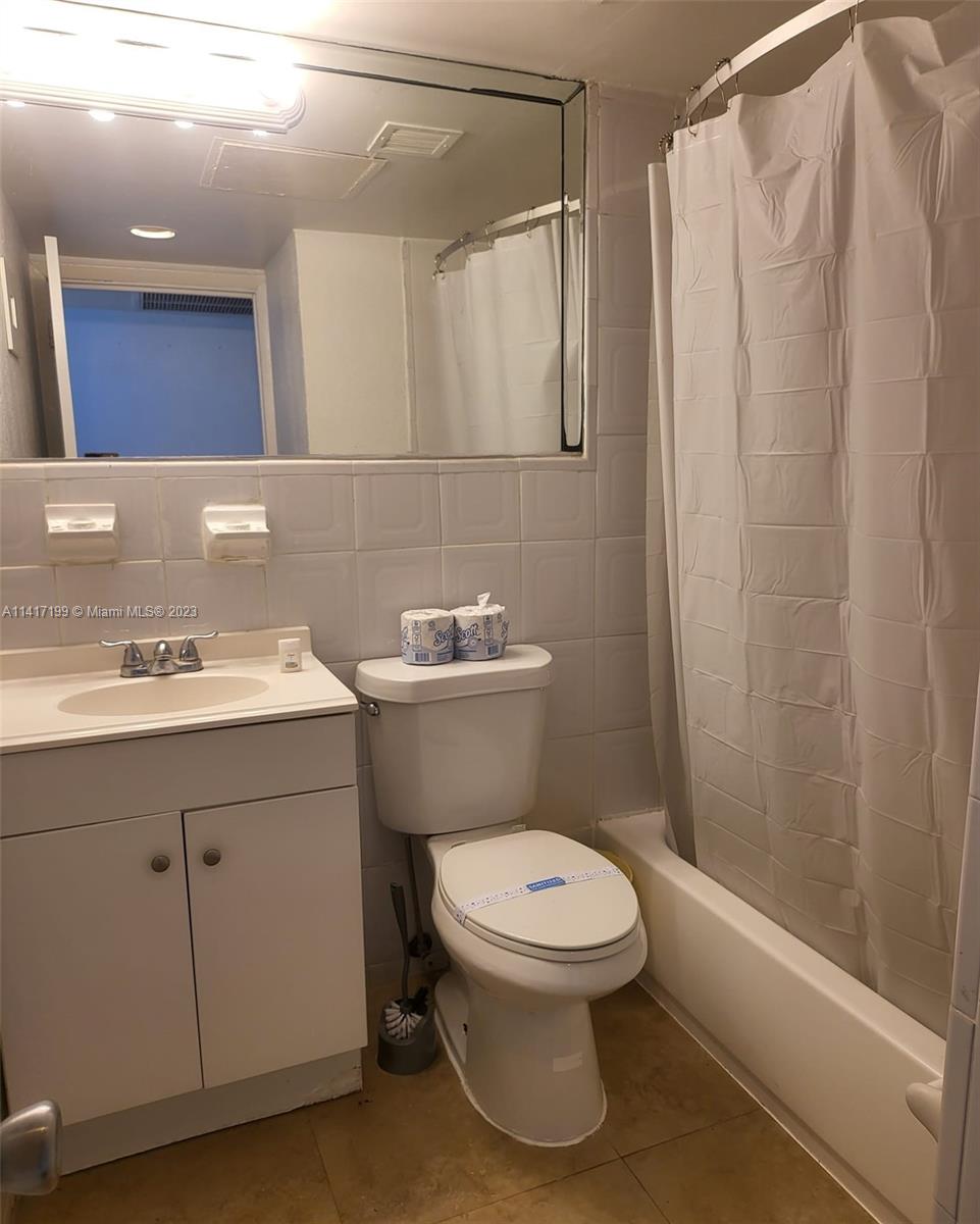 THE CASABLANCA CONDO - Residential Lease