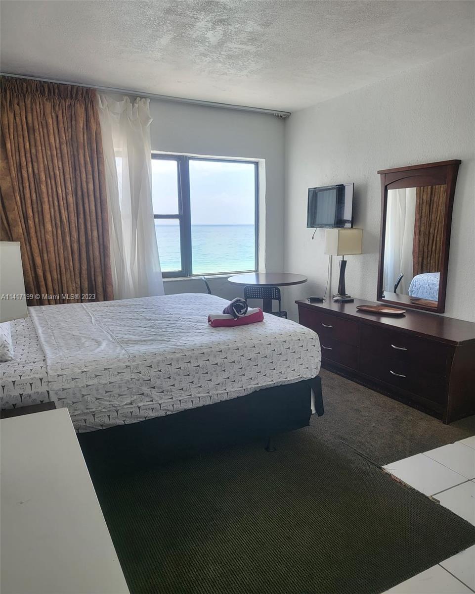 THE CASABLANCA CONDO - Residential Lease
