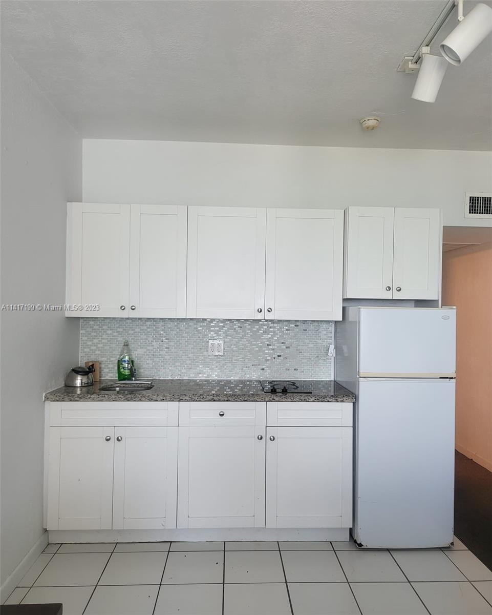 THE CASABLANCA CONDO - Residential Lease