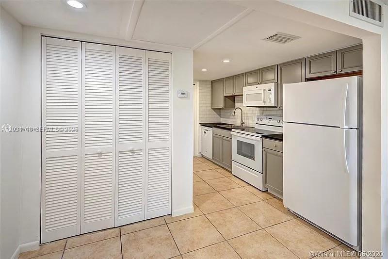 THE GARDENS AT LAUDERHILL - Residential