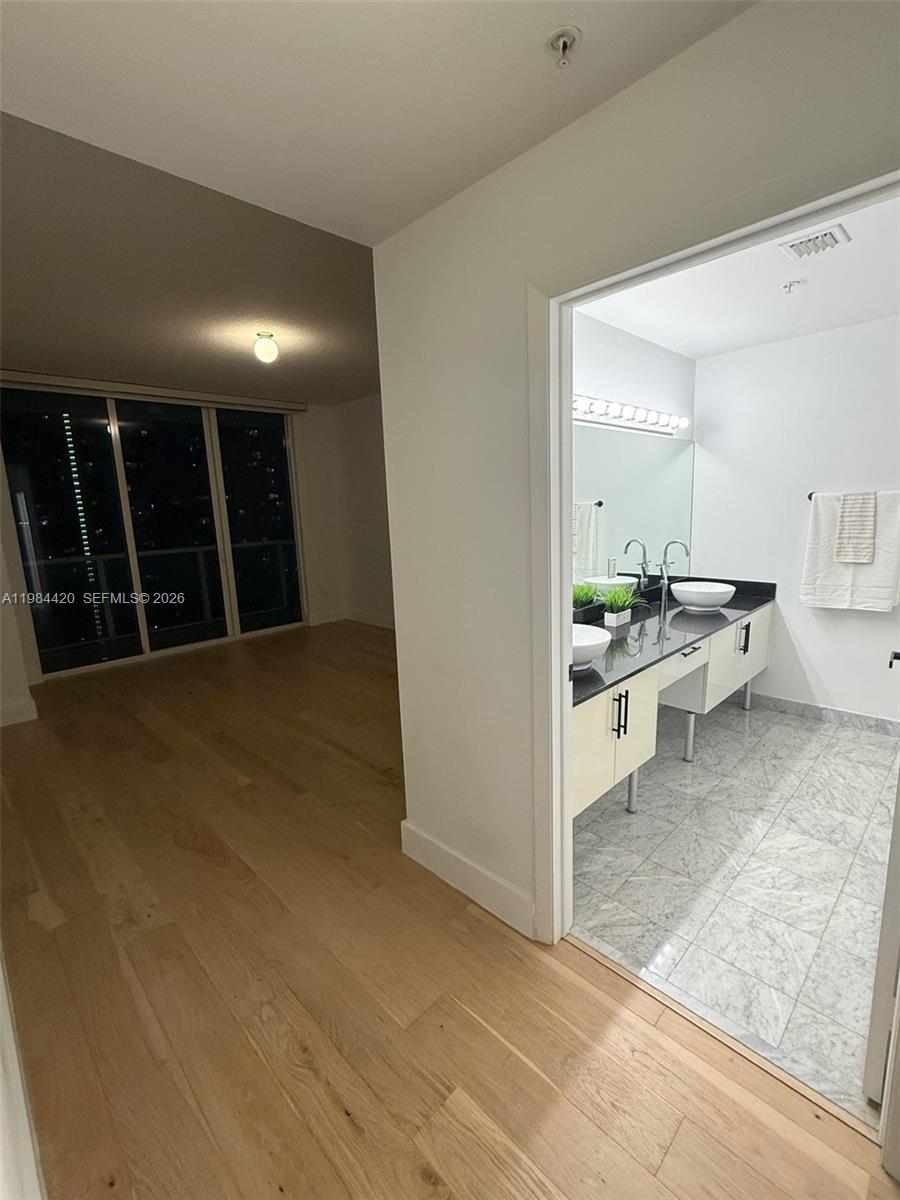 BRICKELL ON THE RIVER N T - Residential