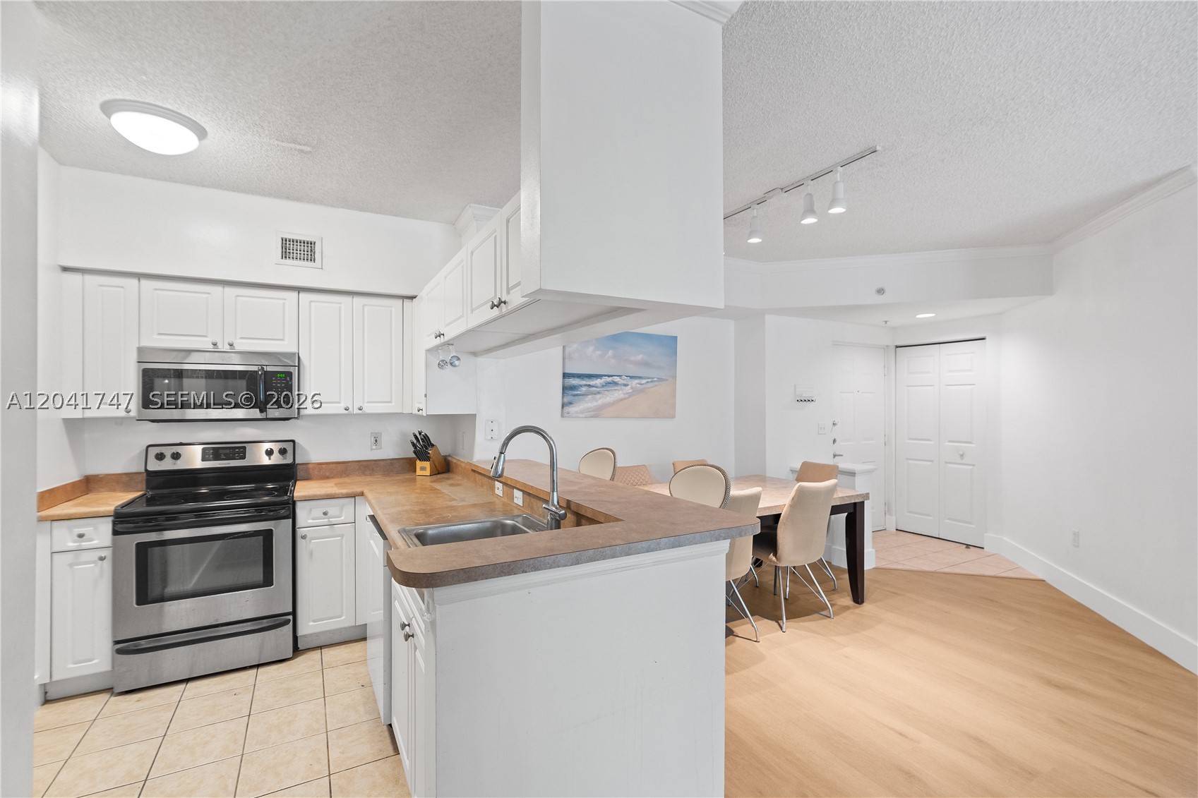 PORTO BELLAGIO CONDO - Residential