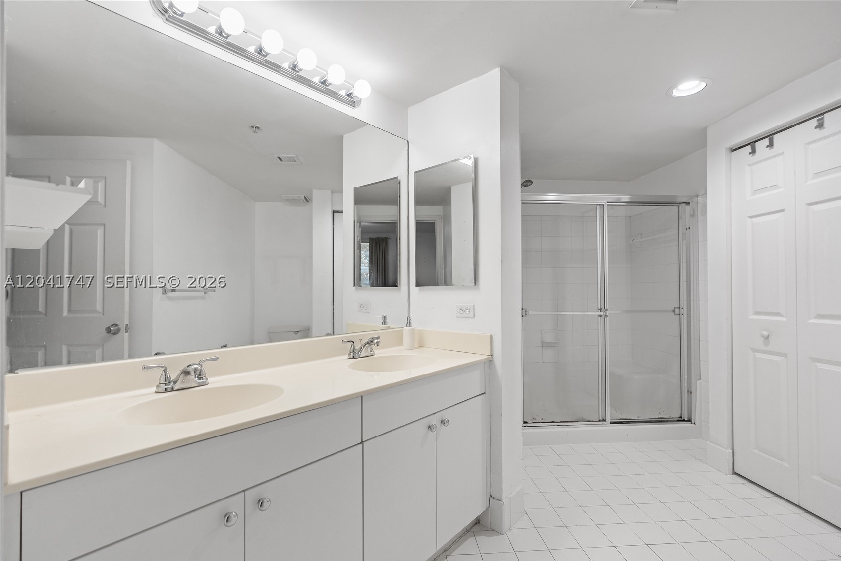 PORTO BELLAGIO CONDO - Residential