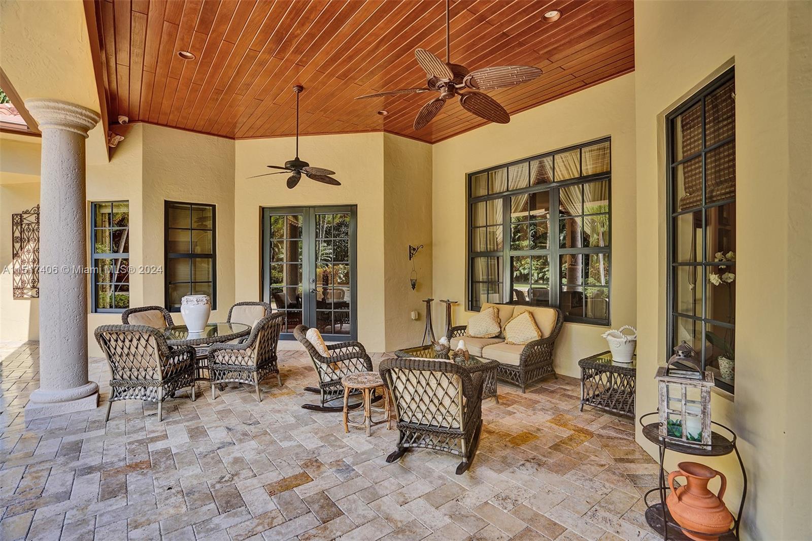TOWN & RANCH ESTS - Residential