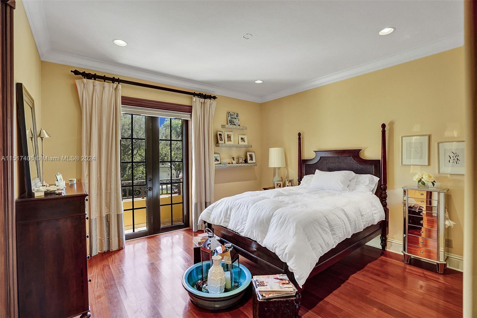 TOWN & RANCH ESTS - Residential