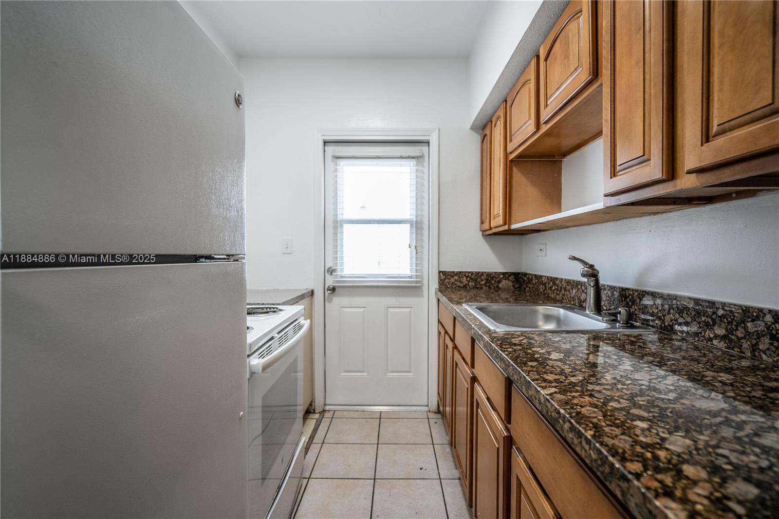 ALTOS DEL MAR - Residential Lease