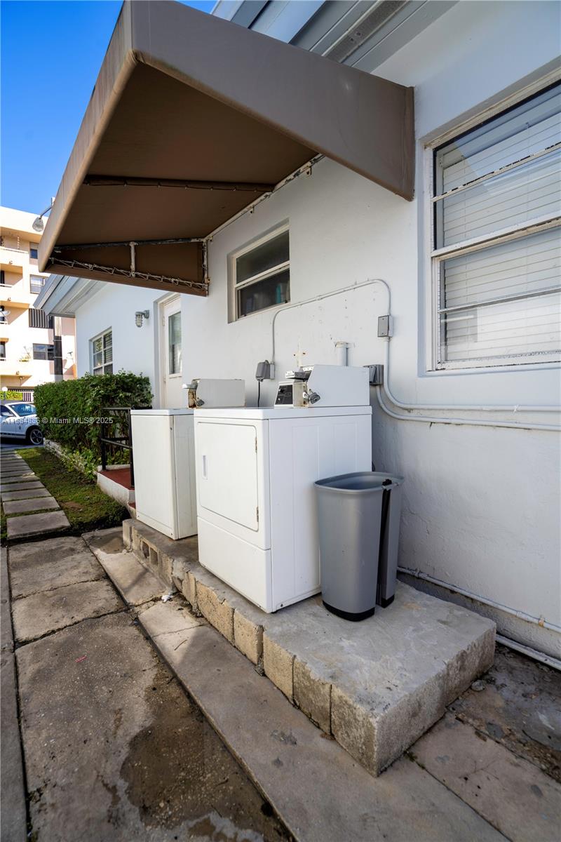 ALTOS DEL MAR - Residential Lease