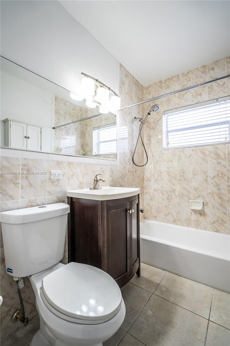 ALTOS DEL MAR - Residential Lease
