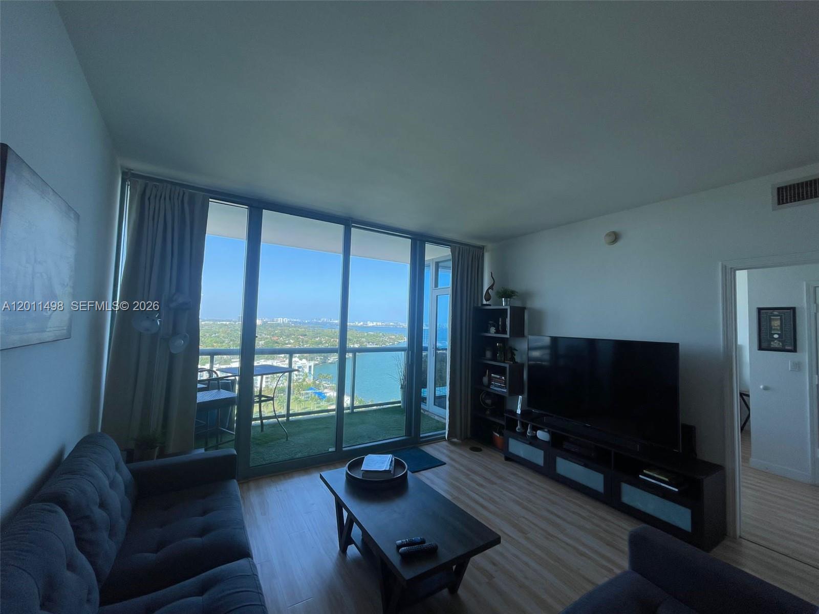 BLUE CONDO - Residential