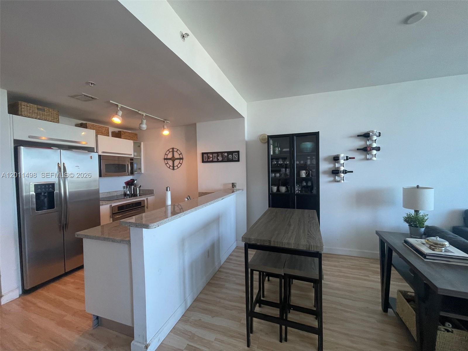 BLUE CONDO - Residential