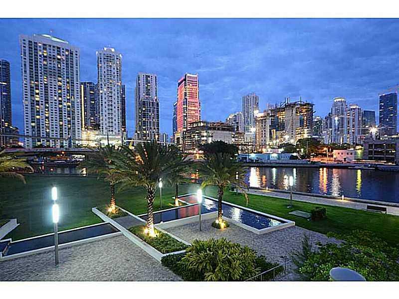 Amazing unit FULLY furnished, direct river view, porcelanato throughout, all build in closets, italian appliances, live in a condo with a feeling of a home. Ready to move in. Easy to show!!