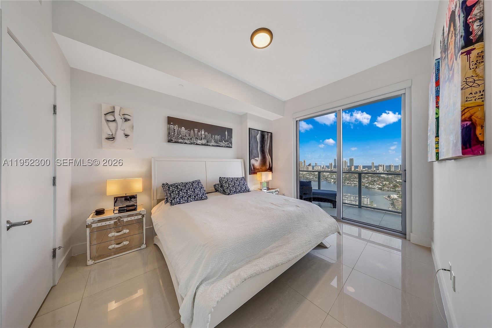 THE HARBOUR SOUTH CONDO - Residential