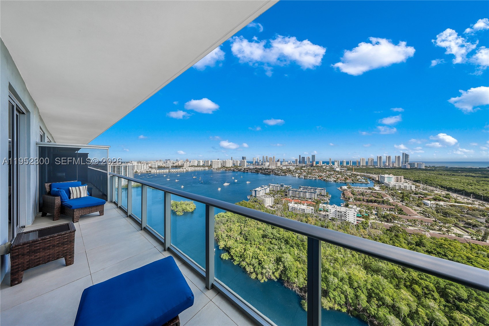 THE HARBOUR SOUTH CONDO - Residential