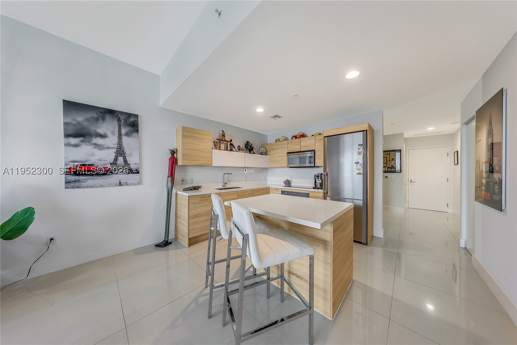 THE HARBOUR SOUTH CONDO - Residential