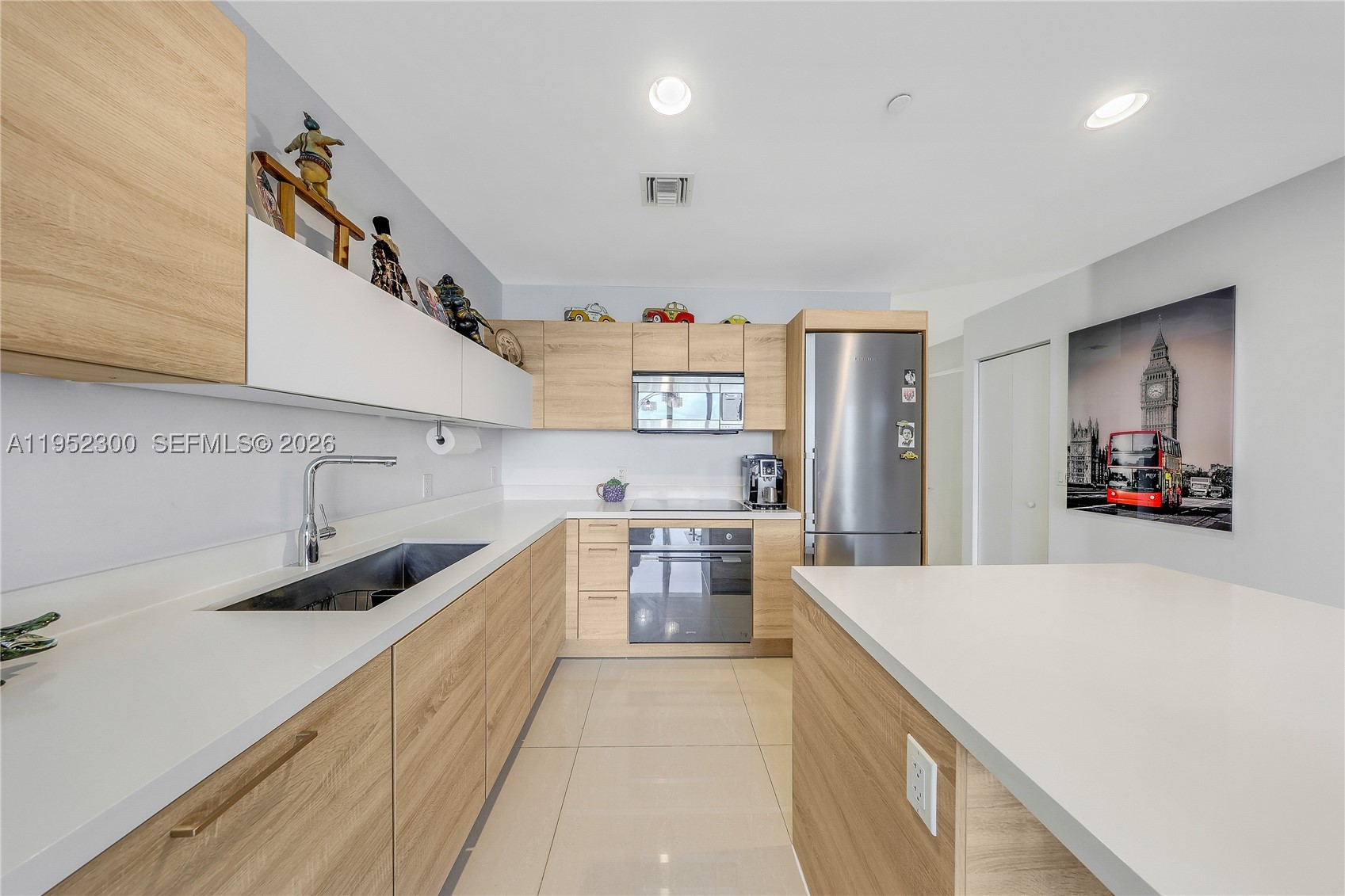 THE HARBOUR SOUTH CONDO - Residential