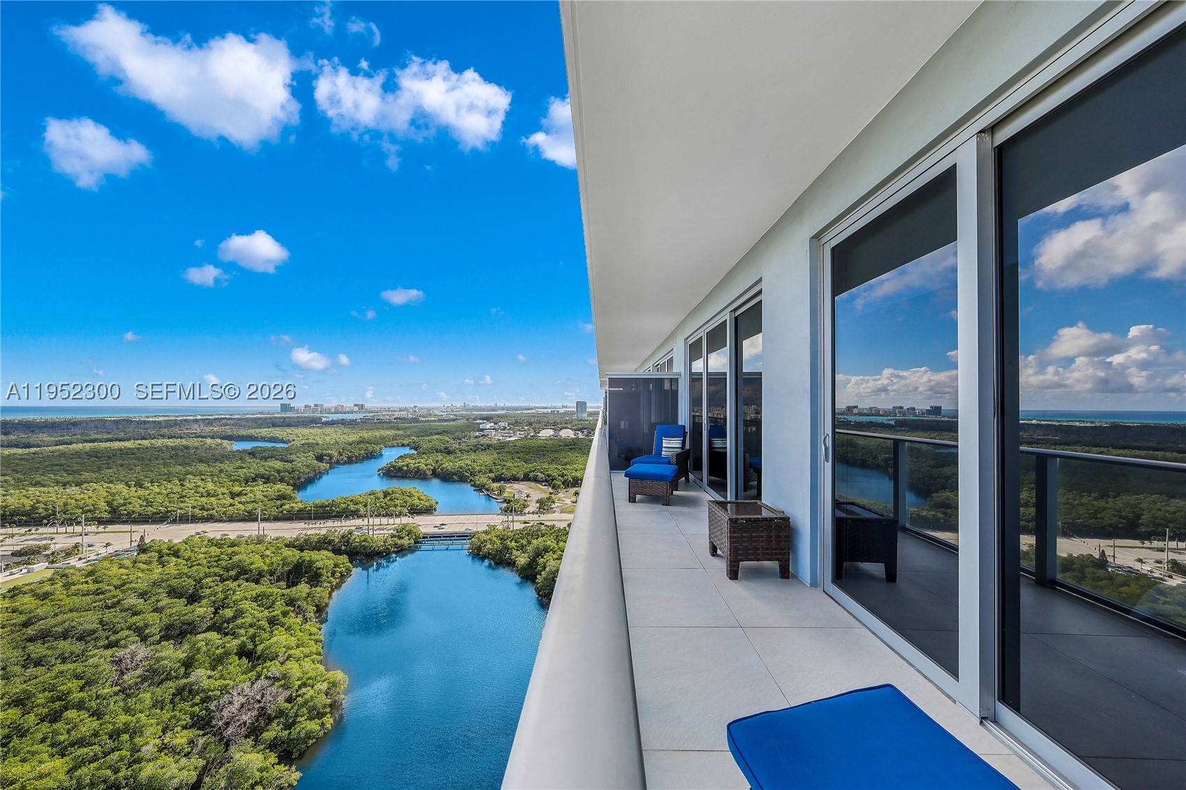 THE HARBOUR SOUTH CONDO - Residential