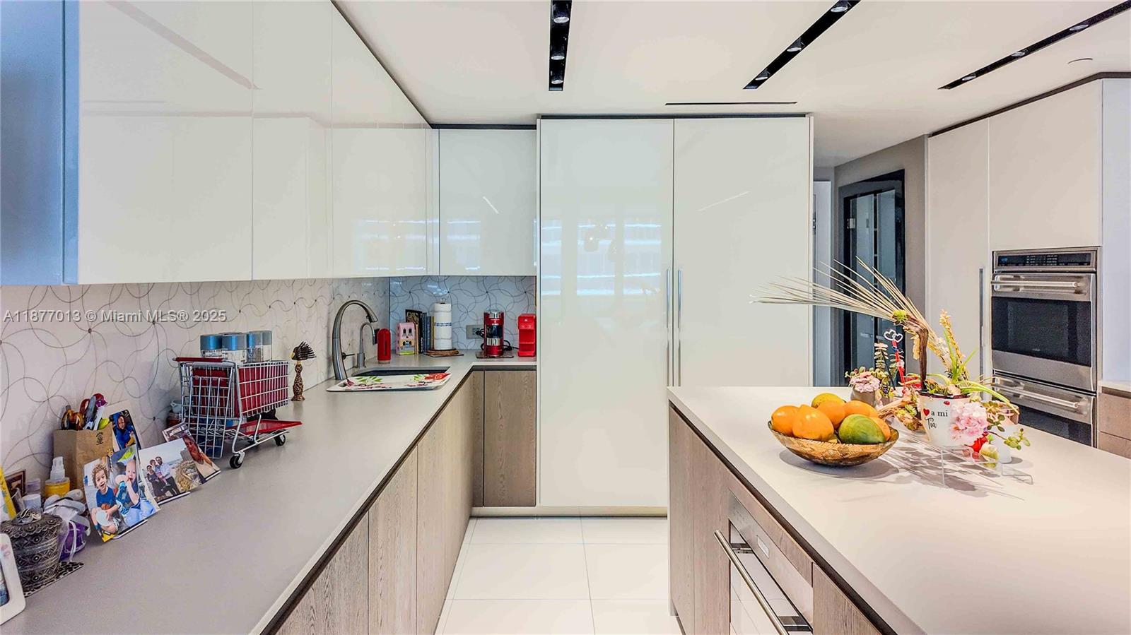 BAL HARBOUR TOWER CONDO - Residential