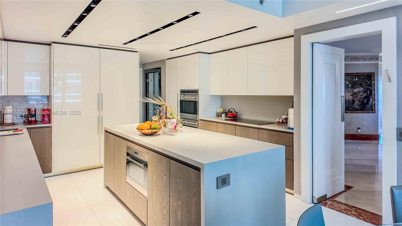 BAL HARBOUR TOWER CONDO - Residential