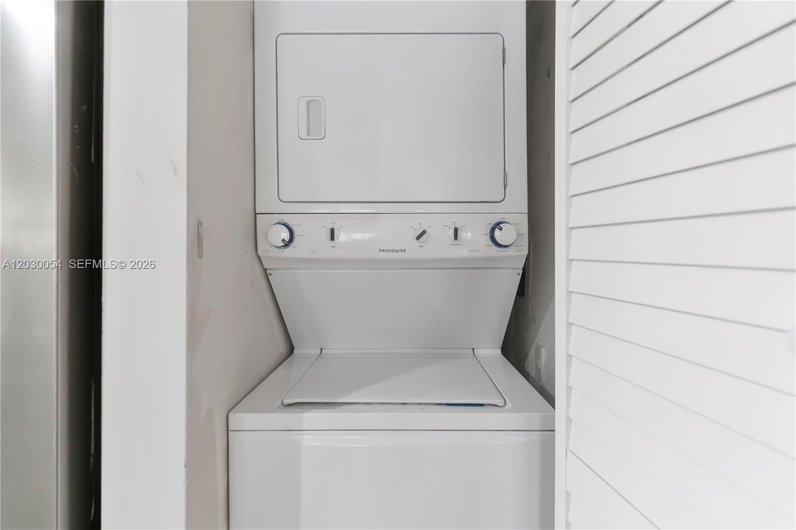 NOB HILL AT WELLEBY CONDO - Residential Lease