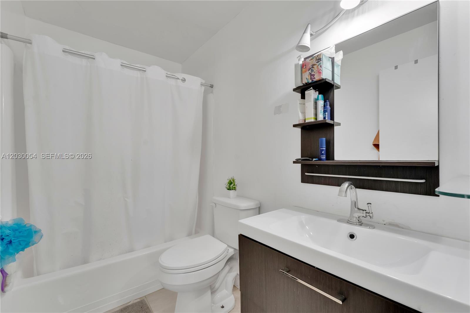 NOB HILL AT WELLEBY CONDO - Residential Lease