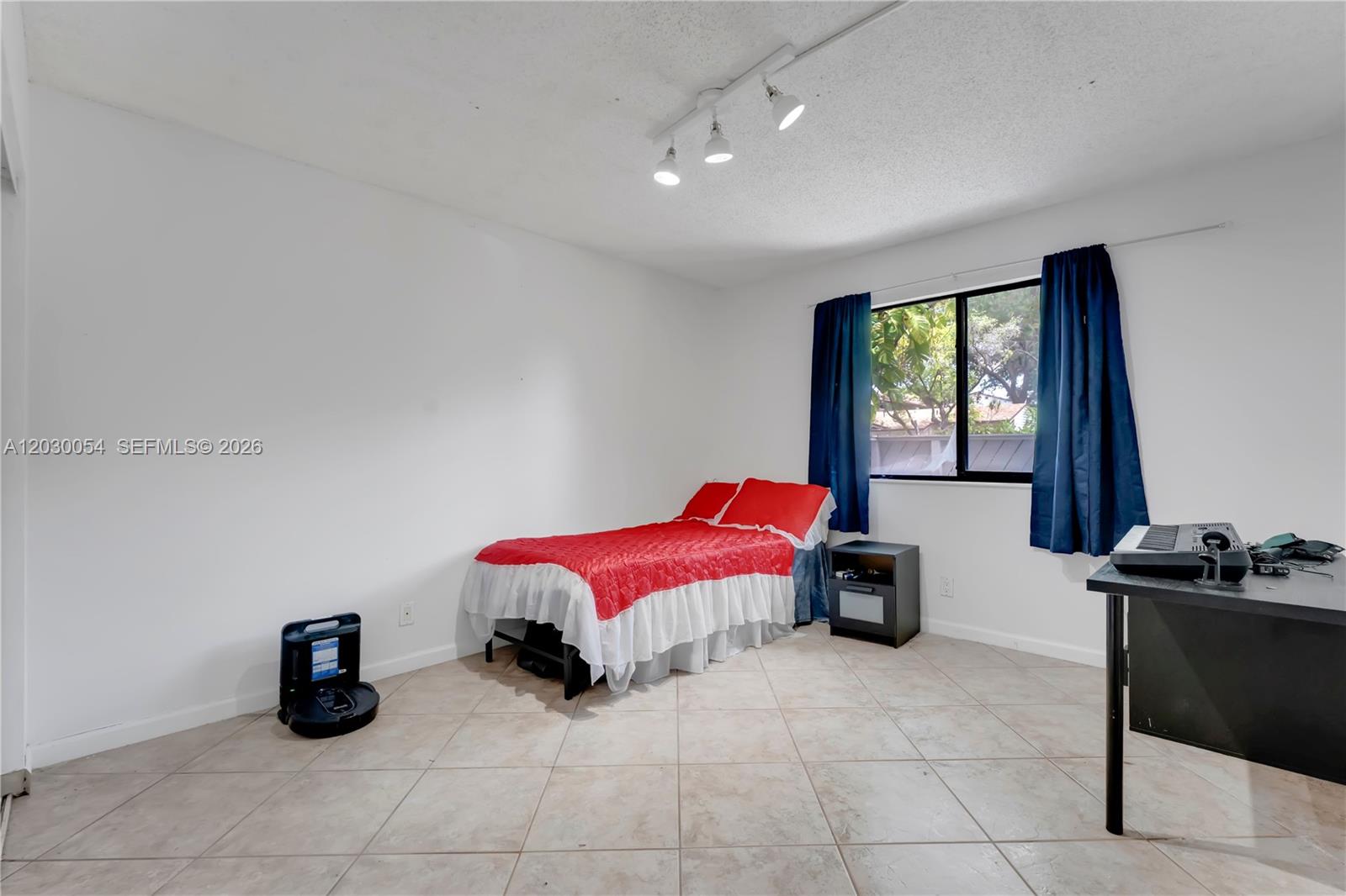 NOB HILL AT WELLEBY CONDO - Residential Lease
