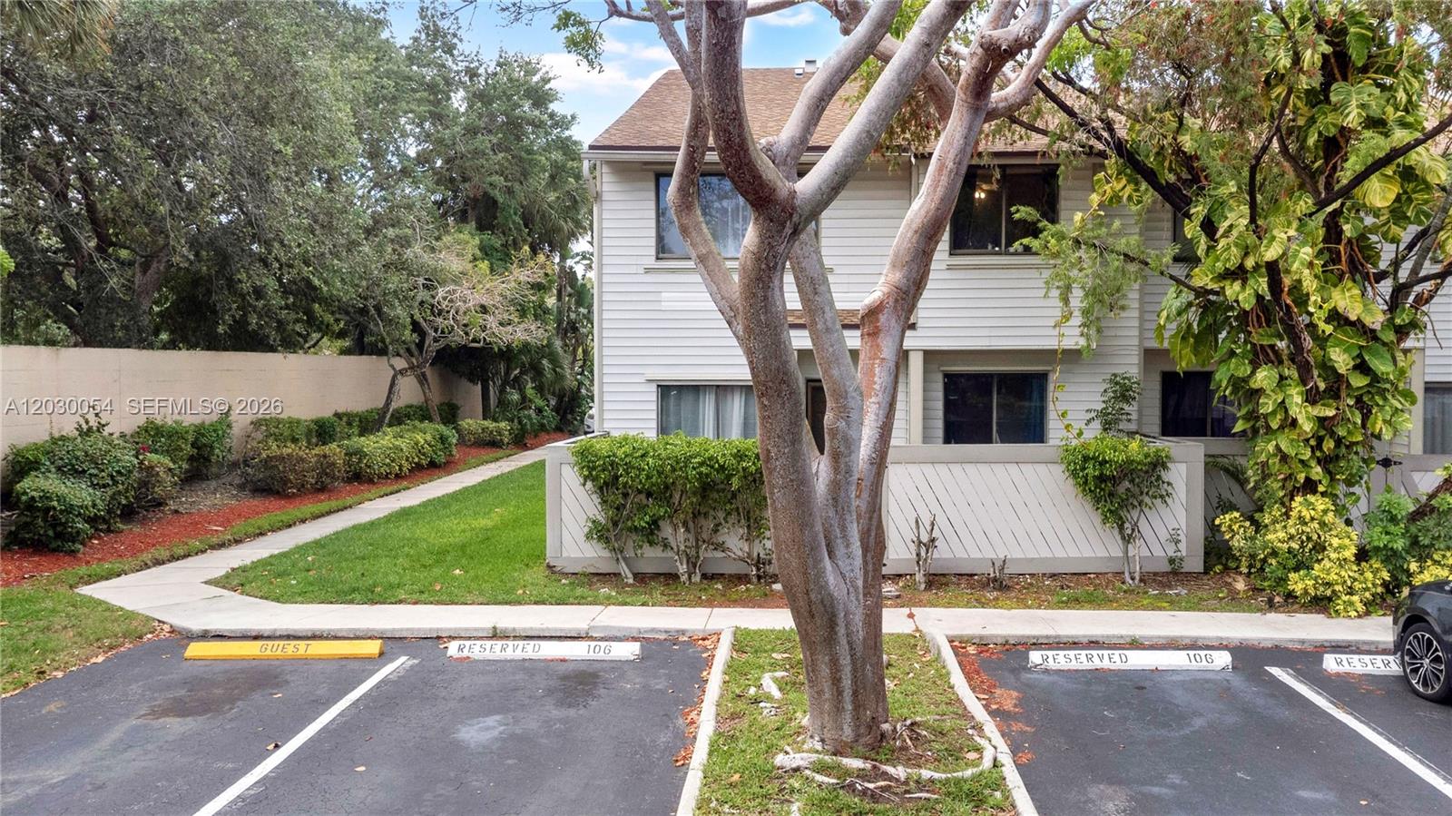 NOB HILL AT WELLEBY CONDO - Residential Lease