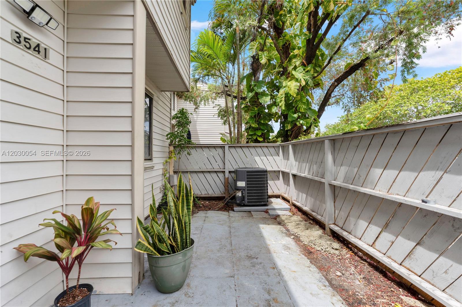 NOB HILL AT WELLEBY CONDO - Residential Lease