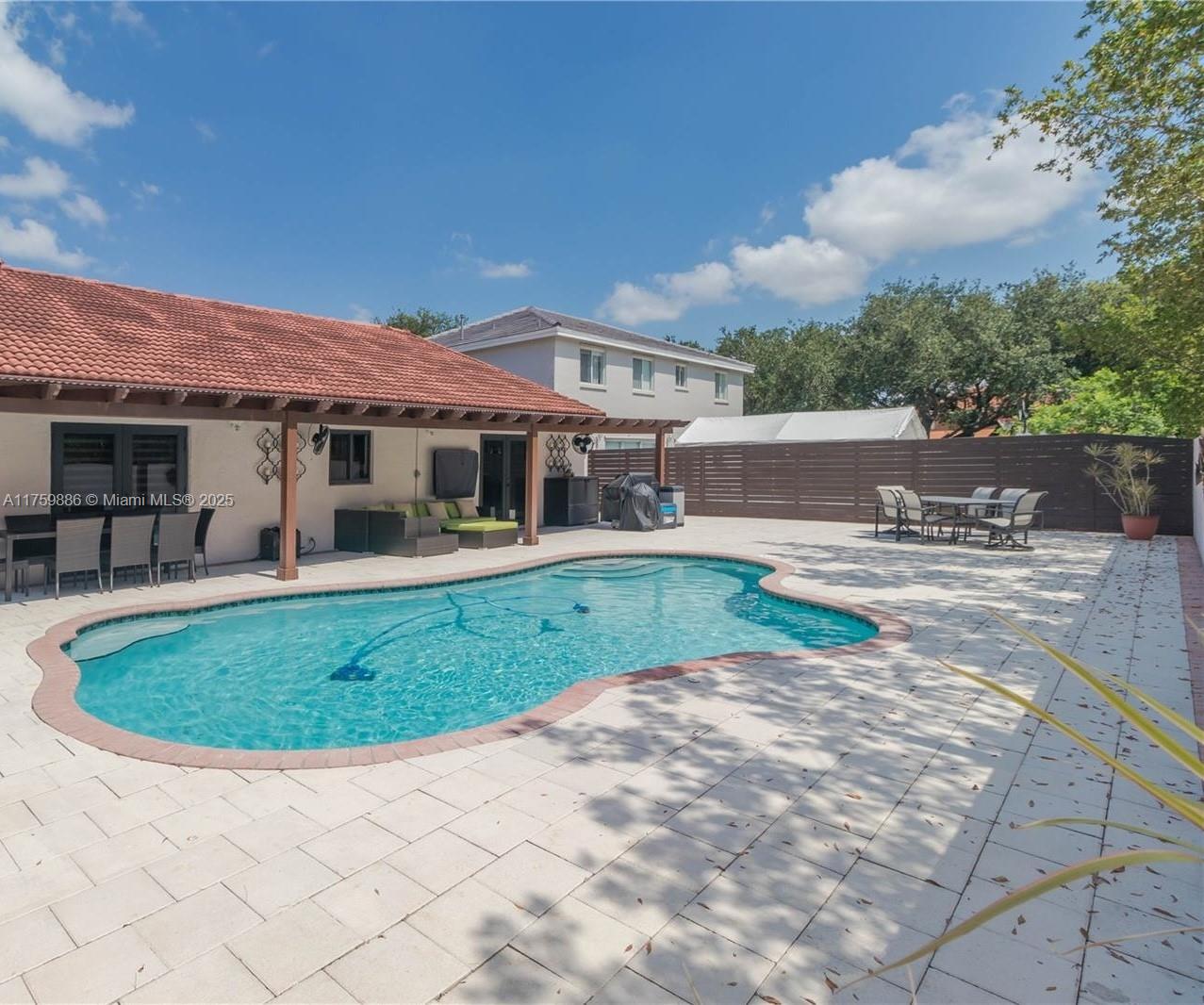 LAKES ON THE GREEN GLYNN - Residential Lease