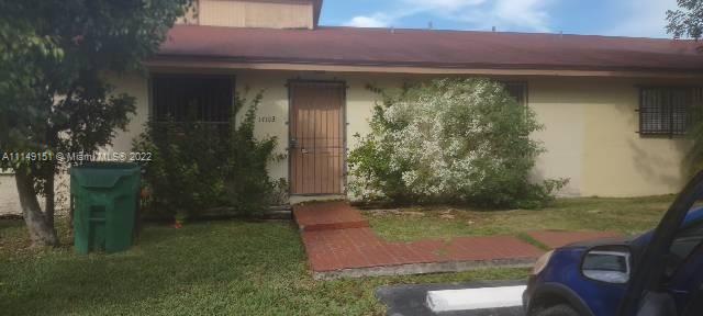 PROPERTY SOLD AS IS. WHERE IS. NICE A/C UNIT AND WATER HEATER. NEEDS KITCHEN, APPLIANCES,
PAINT, ETC. NOT FOR VA OR FHA. DON'T WASTE YOUR TIME SENDING VERY LOW OFFERS PLEASE.