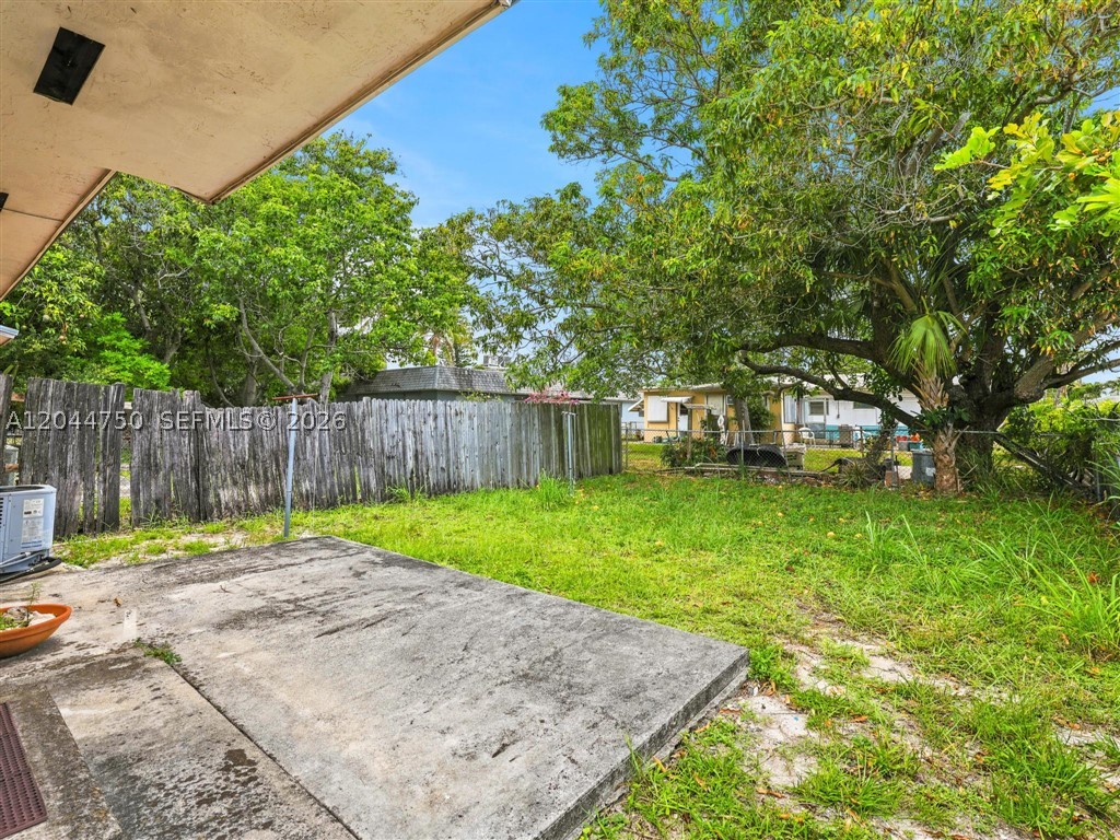 HALLANDALE PARK - Residential Income