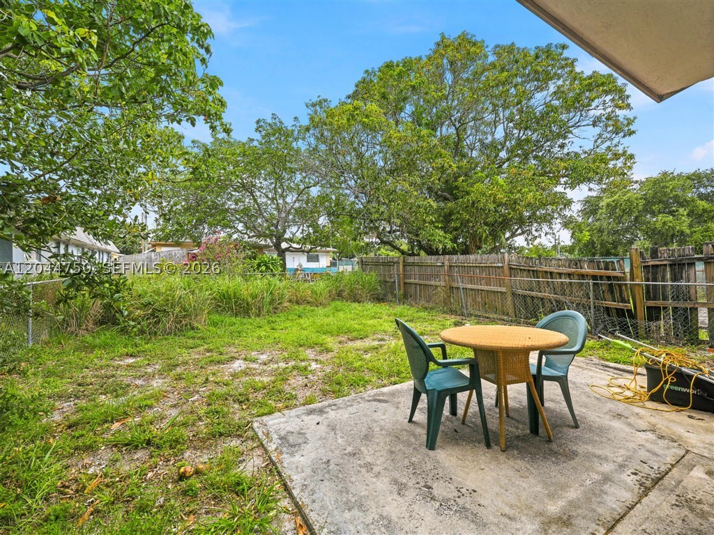 HALLANDALE PARK - Residential Income