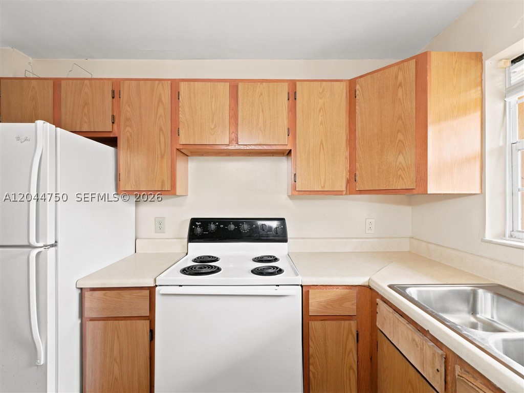 HALLANDALE PARK - Residential Income