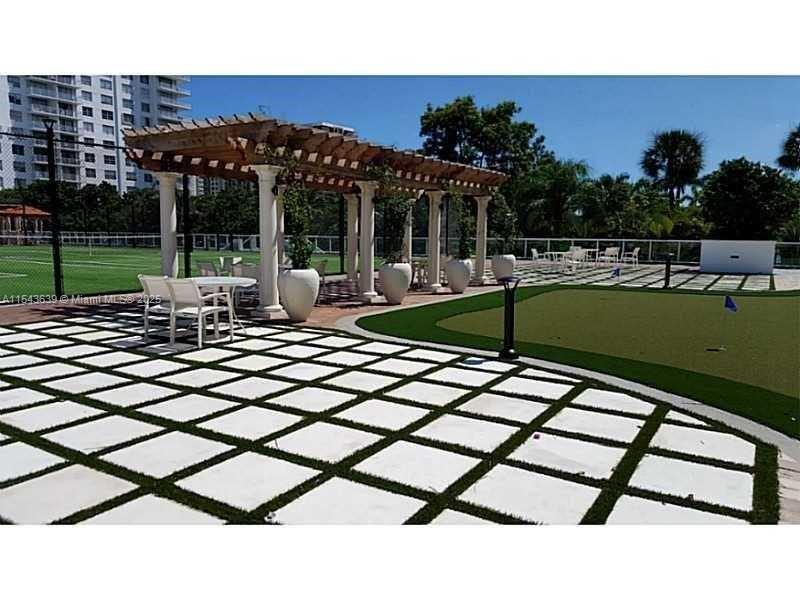 ADMIRALS PORT CONDO WEST - Residential