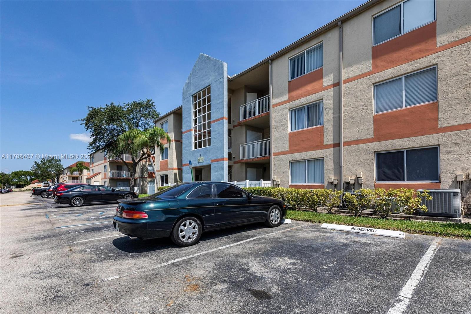 VILLA RUSTICA I CONDO - Residential Lease