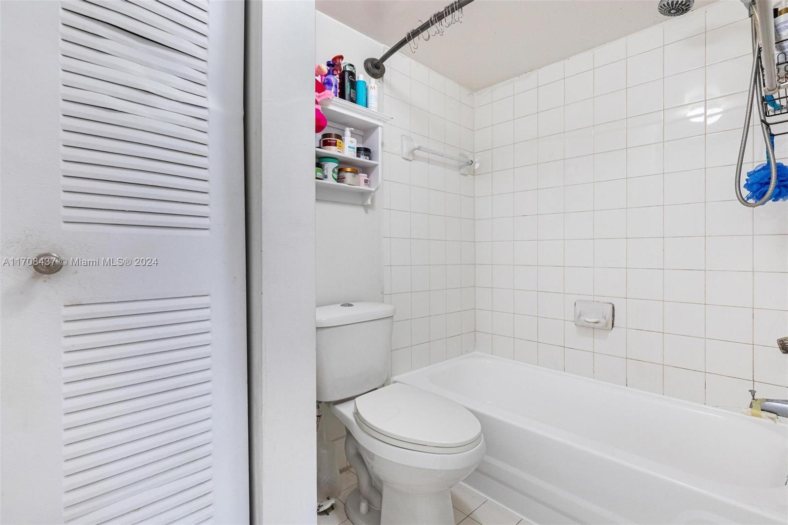 VILLA RUSTICA I CONDO - Residential Lease