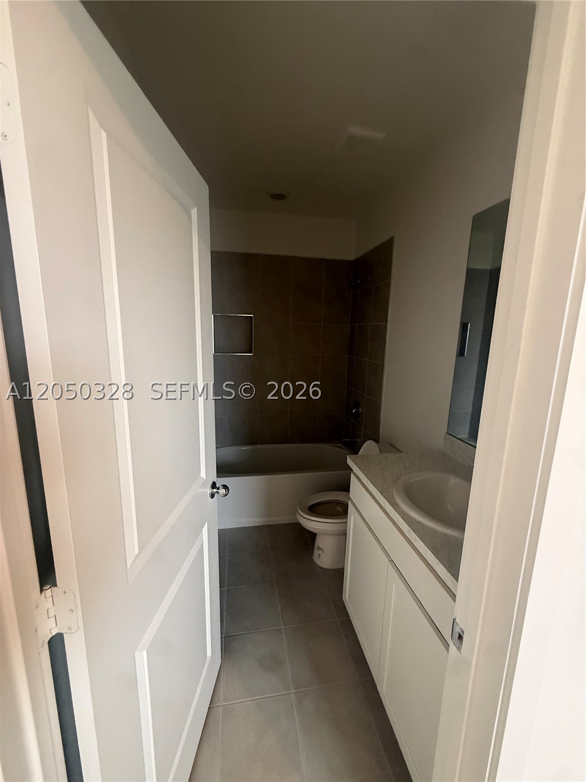 MIAMI LAND AND DEVELOPMEN - Residential Lease